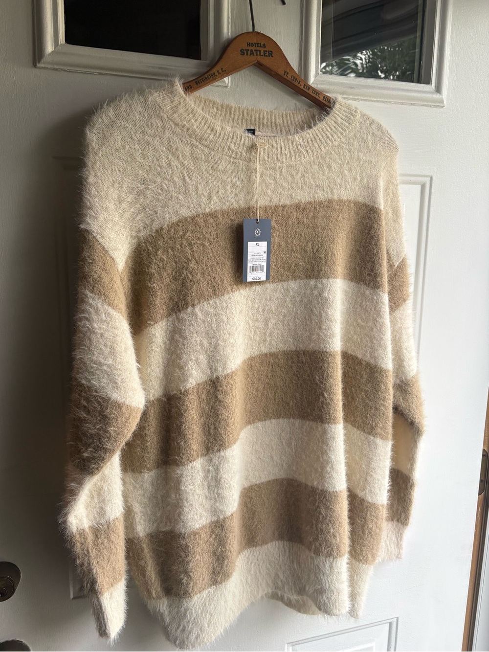 Universal Thread XL Cozy Striped Fuzzy Crewneck Pullover Sweater Cream & Tan